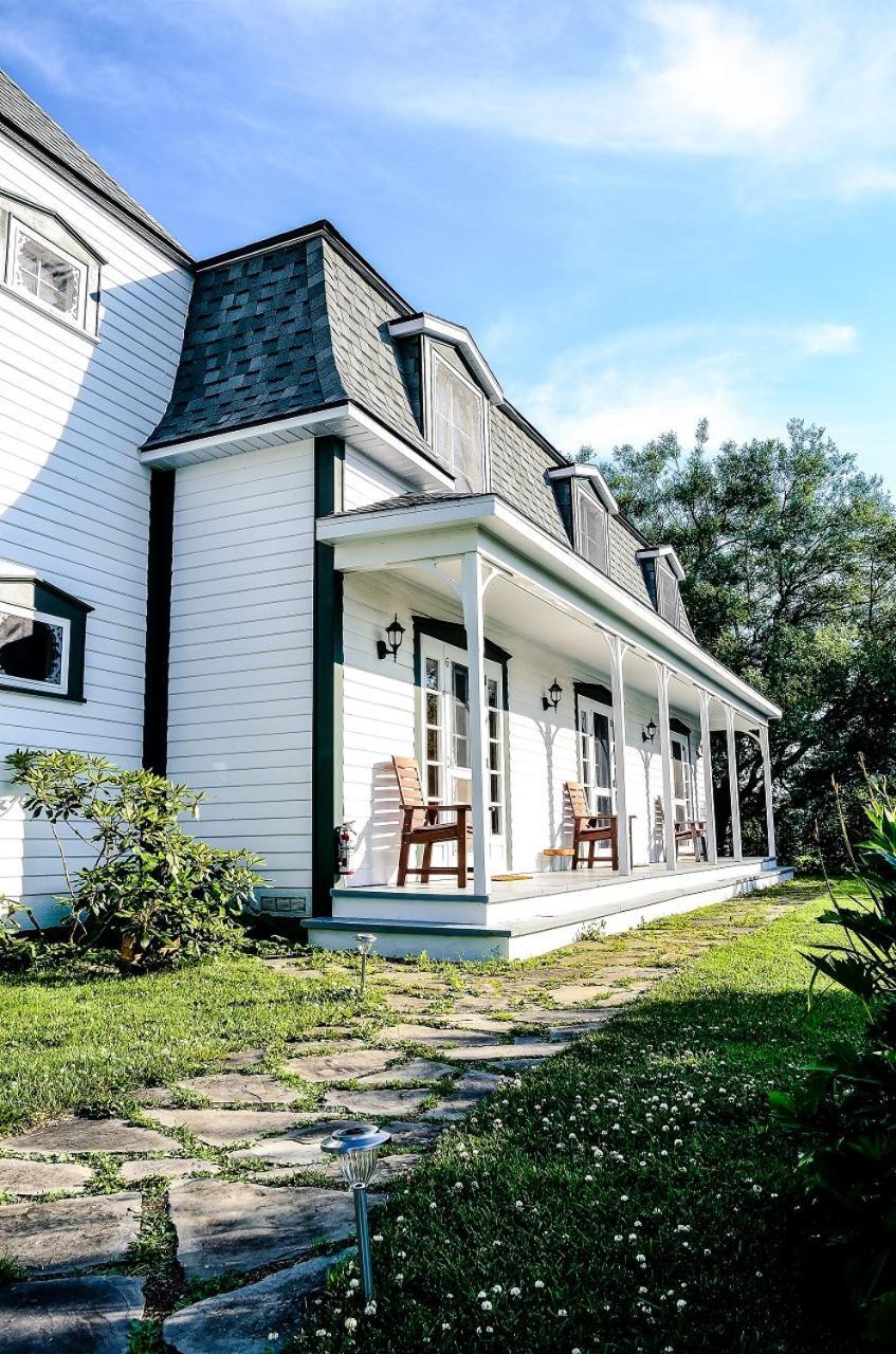 Auberge Le 112 Saint Andre De Kamouraska Bagian luar foto