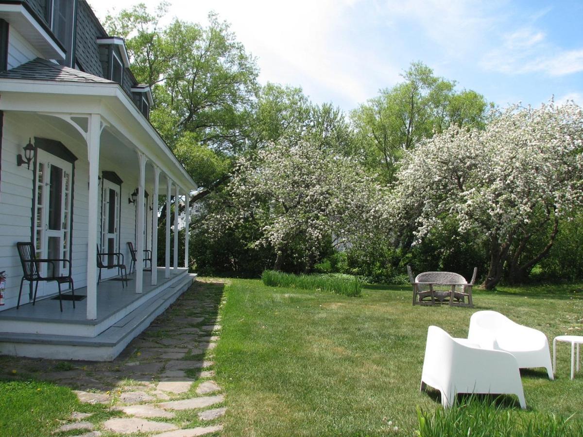 Auberge Le 112 Saint Andre De Kamouraska Bagian luar foto